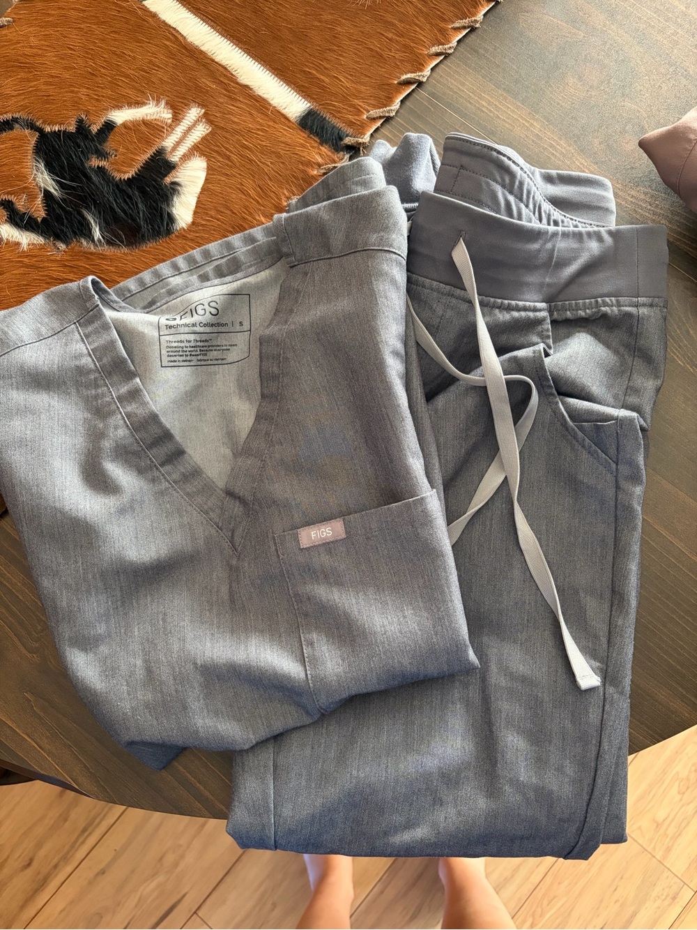 Scrub set